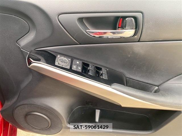 Lexus IS 2015-02 1053092-29