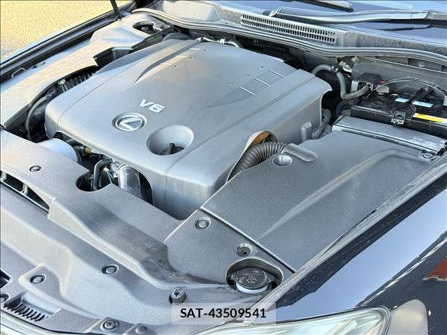 Lexus IS 2012-07 4326180-19