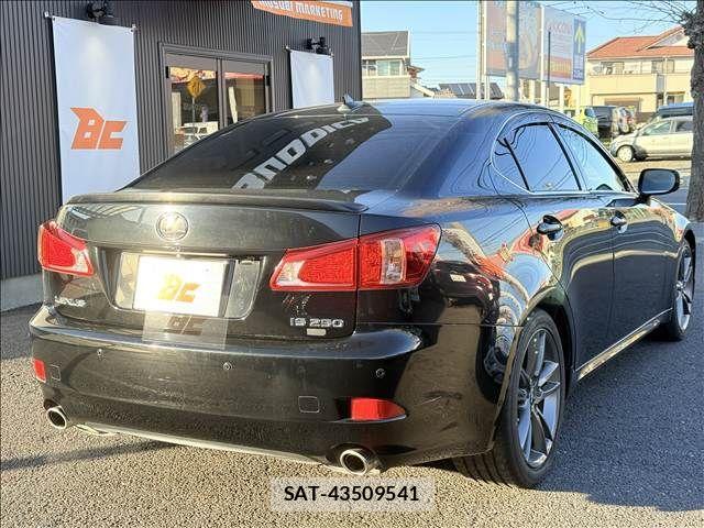 Lexus IS 2012-07 4326180-23