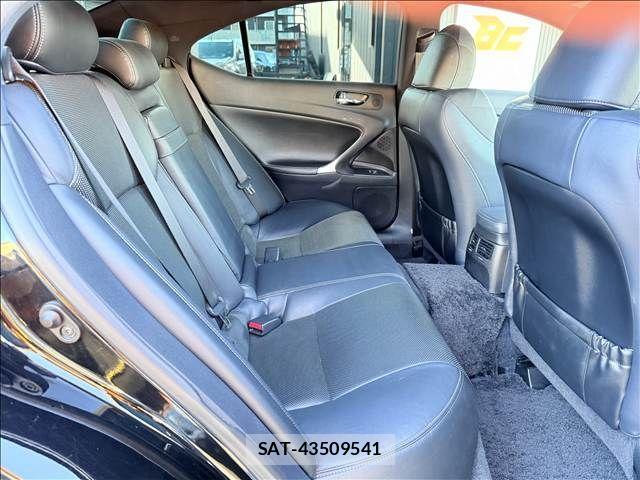 Lexus IS 2012-07 4326180-25
