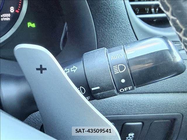 Lexus IS 2012-07 4326180-26