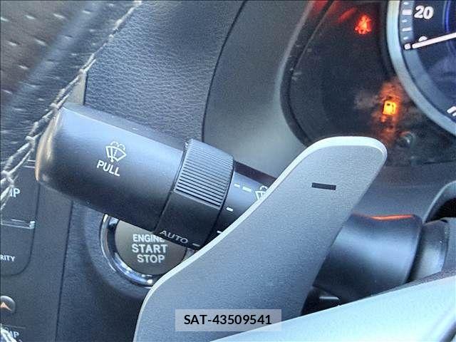 Lexus IS 2012-07 4326180-27