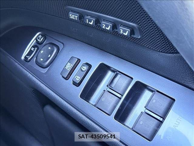 Lexus IS 2012-07 4326180-28