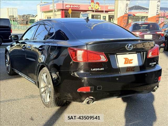 Lexus IS 2012-07 4326180-7