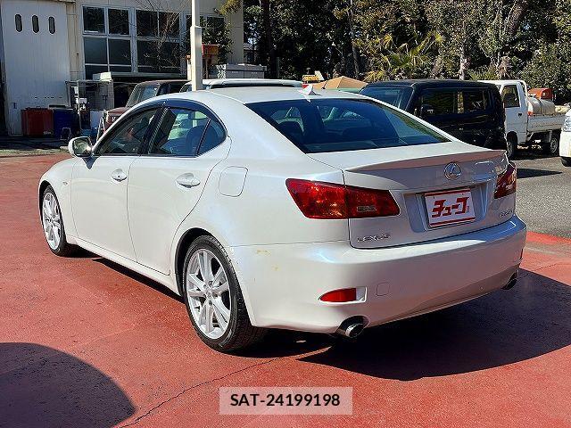 Lexus IS 2007-06 4371524-8