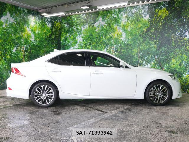 Lexus IS 2014-09 6003177-11