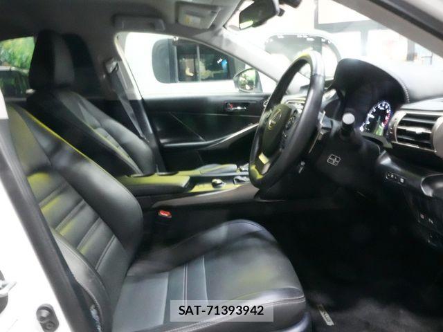 Lexus IS 2014-09 6003177-21
