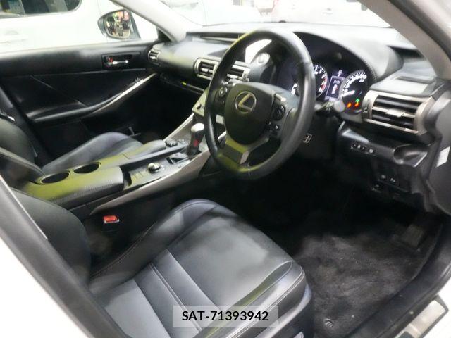 Lexus IS 2014-09 6003177-22