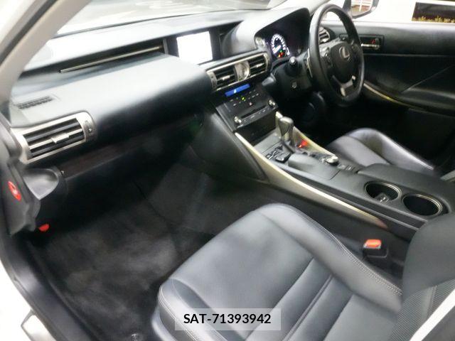Lexus IS 2014-09 6003177-26