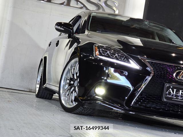 Lexus IS 2010-07 6691090-10