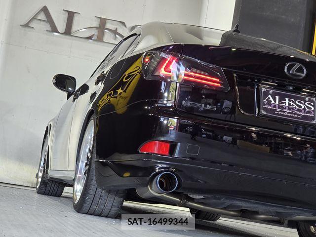 Lexus IS 2010-07 6691090-11