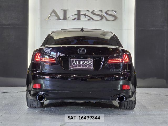 Lexus IS 2010-07 6691090-13