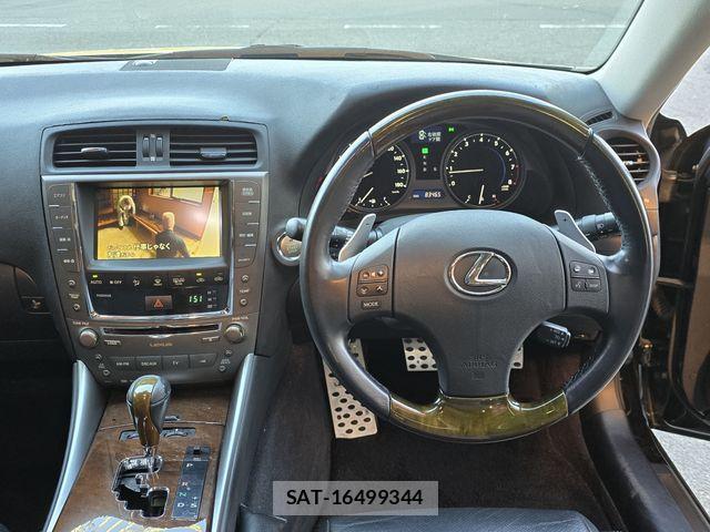Lexus IS 2010-07 6691090-18