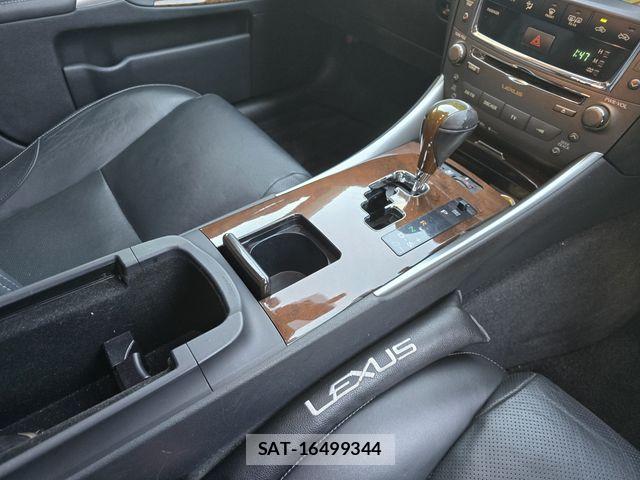 Lexus IS 2010-07 6691090-24