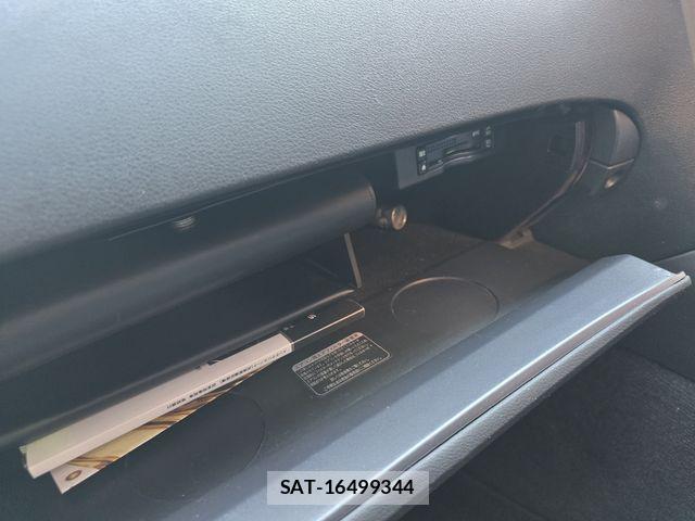 Lexus IS 2010-07 6691090-25