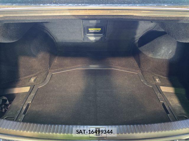 Lexus IS 2010-07 6691090-26