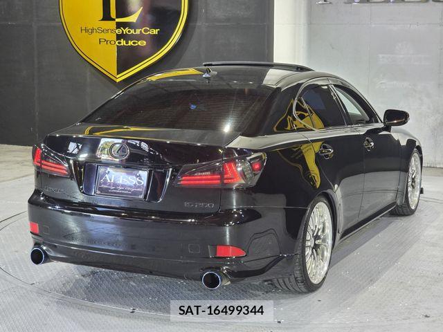 Lexus IS 2010-07 6691090-8