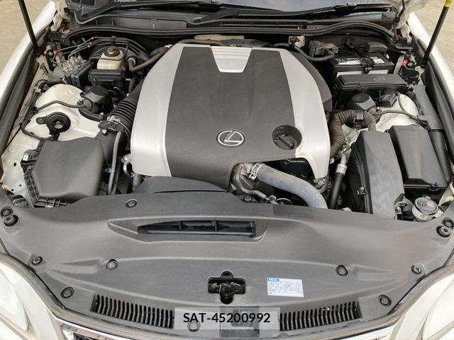 Lexus IS 2015-03 6907677-16