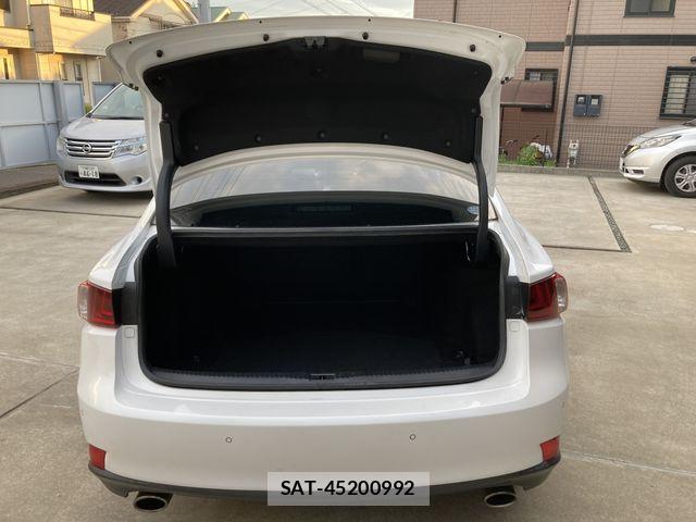 Lexus IS 2015-03 6907677-17