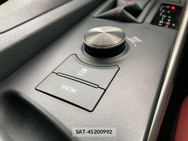 Lexus IS 2015-03 6907677-23