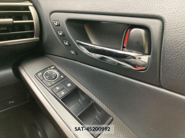 Lexus IS 2015-03 6907677-24