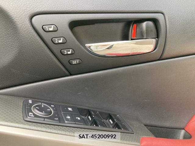 Lexus IS 2015-03 6907677-25