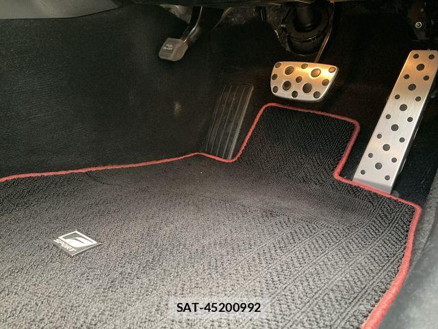 Lexus IS 2015-03 6907677-26