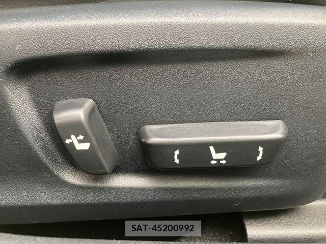 Lexus IS 2015-03 6907677-27