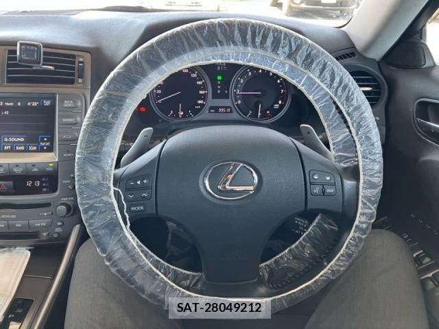 Lexus IS 2005-12 7220905-11