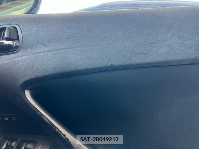 Lexus IS 2005-12 7220905-14