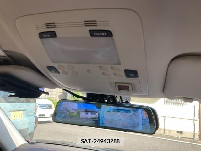 Lexus IS 2008-09 7220907-26