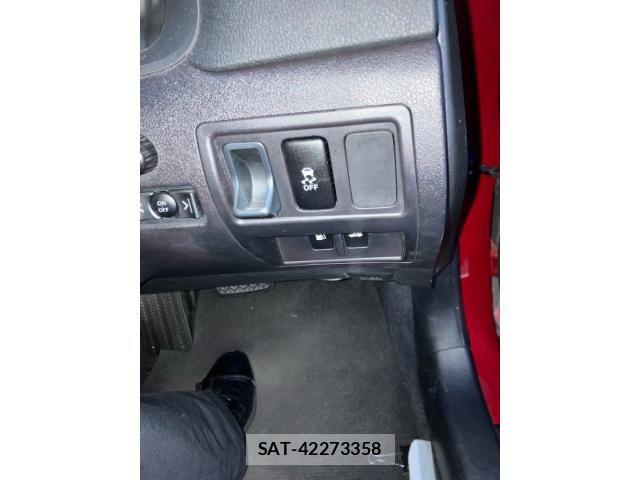 Lexus IS 2012-02 7220913-10