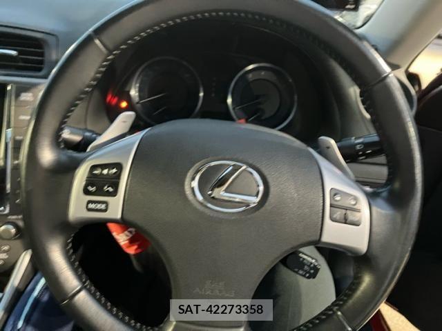Lexus IS 2012-02 7220913-11