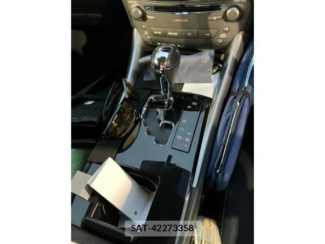 Lexus IS 2012-02 7220913-13