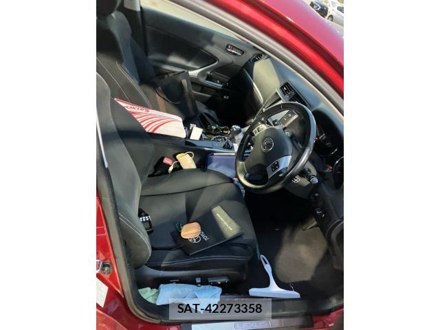 Lexus IS 2012-02 7220913-7