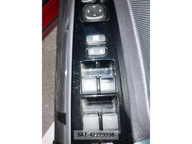 Lexus IS 2012-02 7220913-8