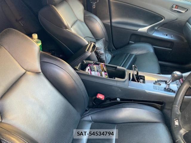Lexus IS 2012-05 7272221-8