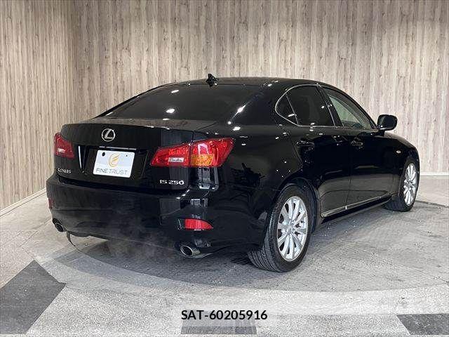 Lexus IS 2007-06 7358477-15