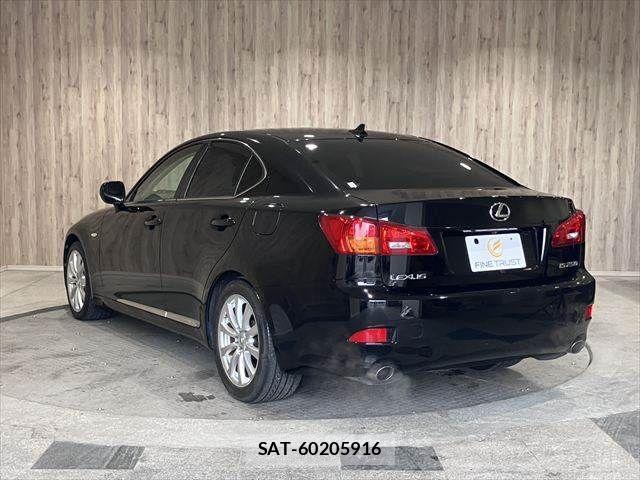 Lexus IS 2007-06 7358477-17