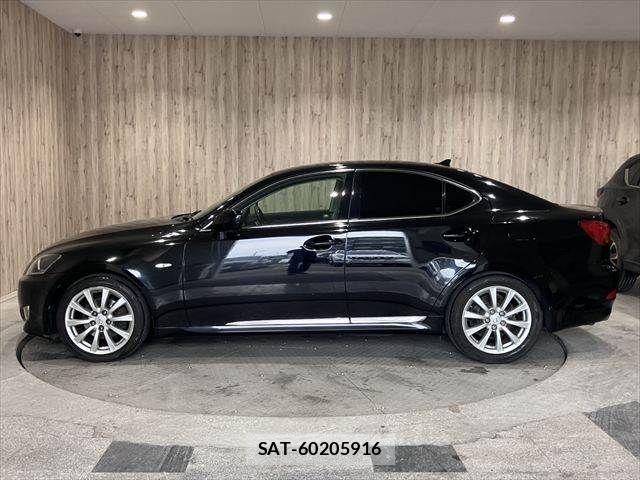 Lexus IS 2007-06 7358477-18