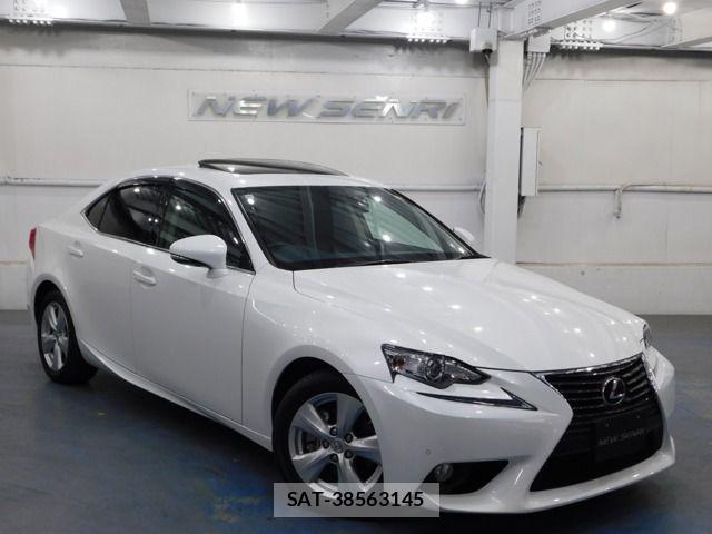 Lexus IS 2013-06 7358476-0
