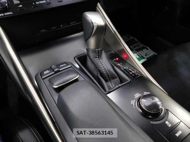Lexus IS 2013-06 7358476-9