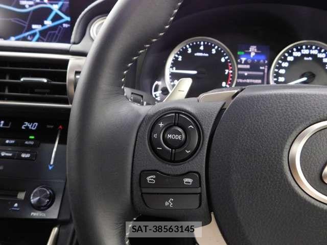 Lexus IS 2013-06 7358476-16