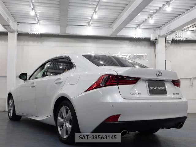 Lexus IS 2013-06 7358476-1