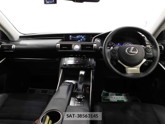 Lexus IS 2013-06 7358476-2