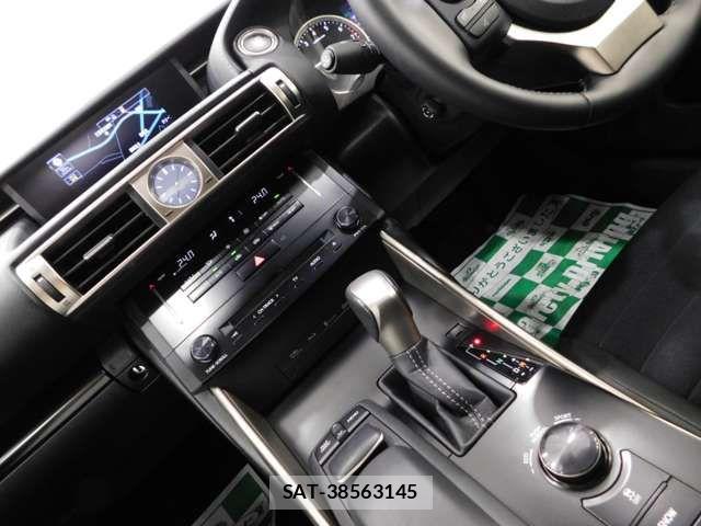 Lexus IS 2013-06 7358476-3