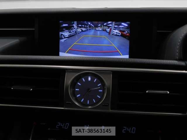 Lexus IS 2013-06 7358476-7