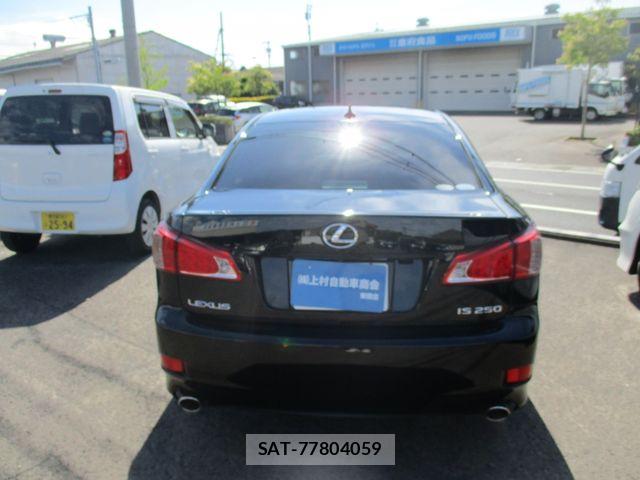 Lexus IS 2011-08 7455378-2