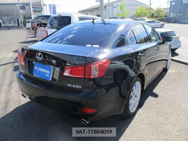 Lexus IS 2011-08 7455378-3