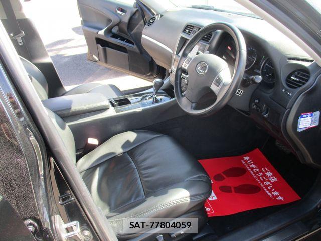 Lexus IS 2011-08 7455378-5